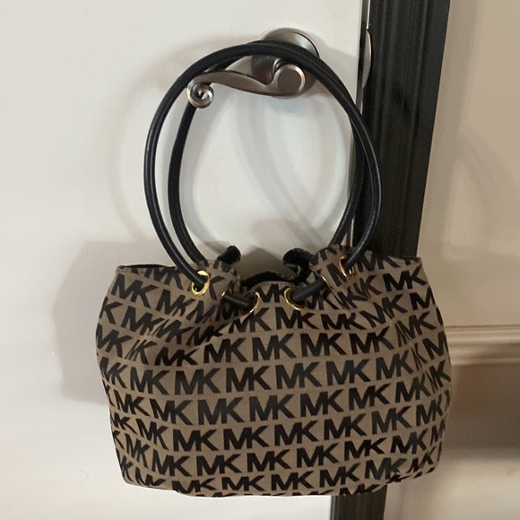 Michael Kors Hobo Purse Med Size - Picture 3 of 7